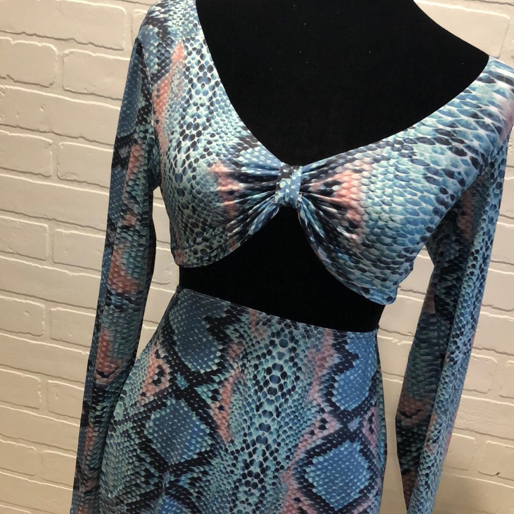 Two piece set - Picture 2 of 3